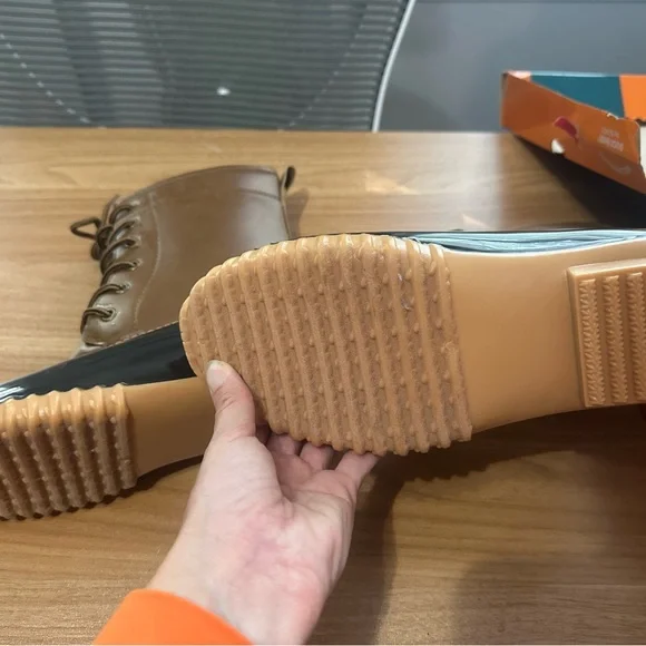 Women’s Duck Boots - Picture 3 of 6
